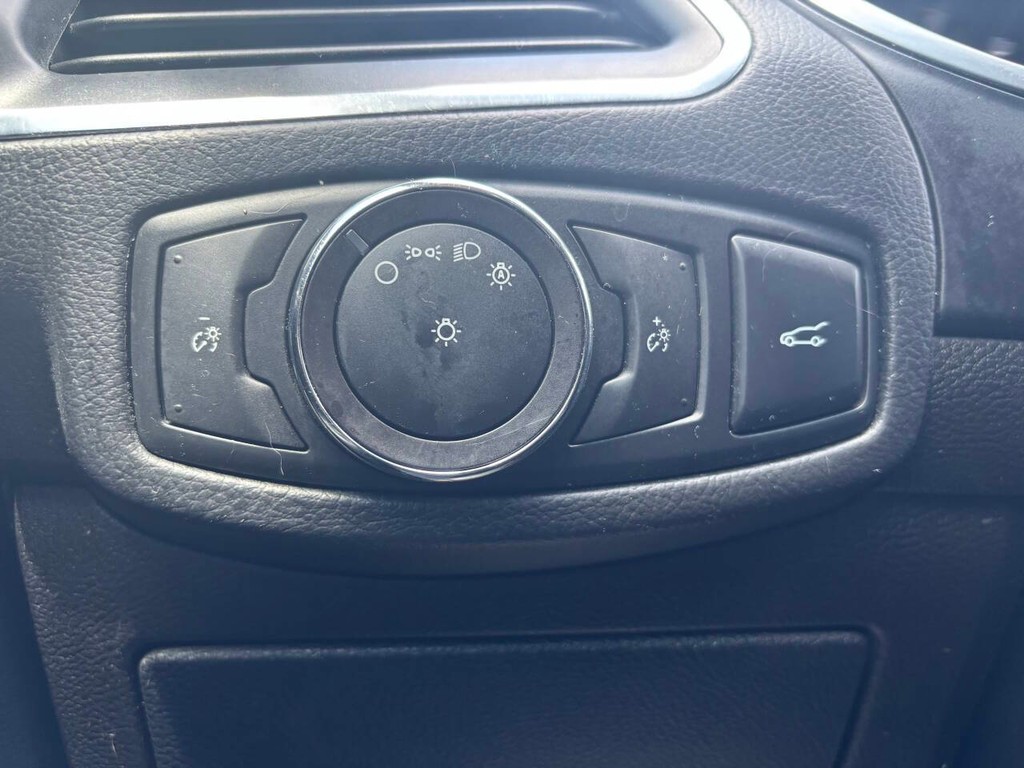 Ford Edge Vehicle Full-screen Gallery Image 25