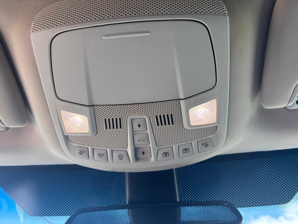 Ford Edge Vehicle Full-screen Gallery Image 27