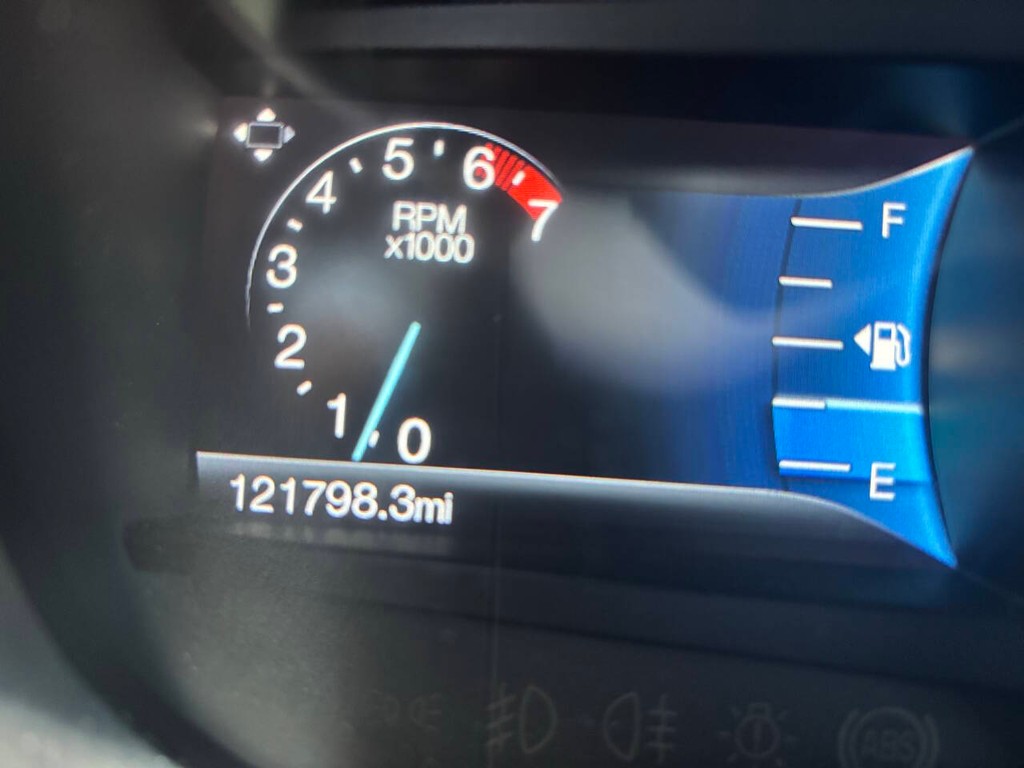 Ford Edge Vehicle Full-screen Gallery Image 32