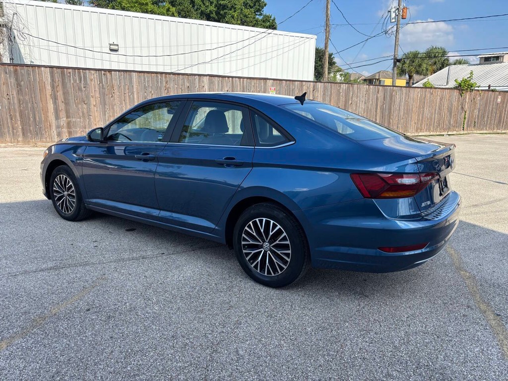 Volkswagen Jetta Vehicle Full-screen Gallery Image 04