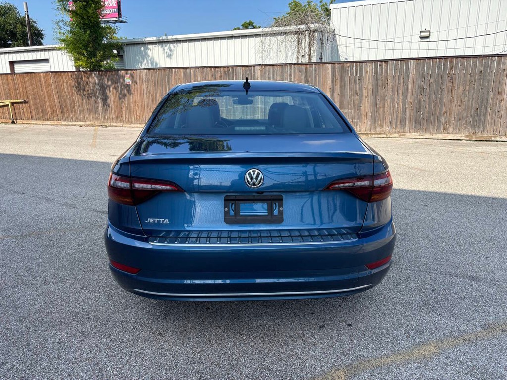 Volkswagen Jetta Vehicle Full-screen Gallery Image 05