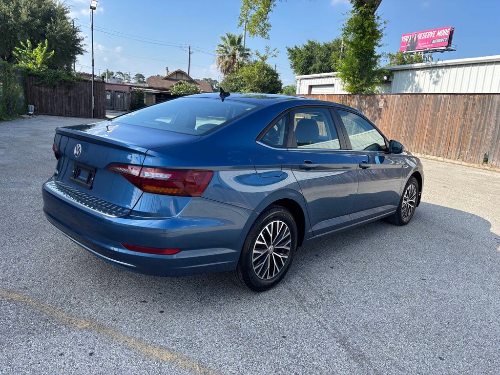 Volkswagen Jetta Vehicle Full-screen Gallery Image 06