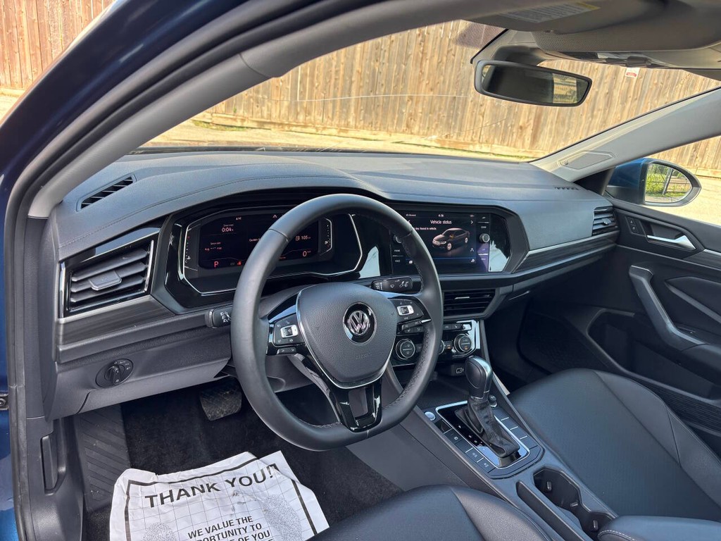 Volkswagen Jetta Vehicle Full-screen Gallery Image 07