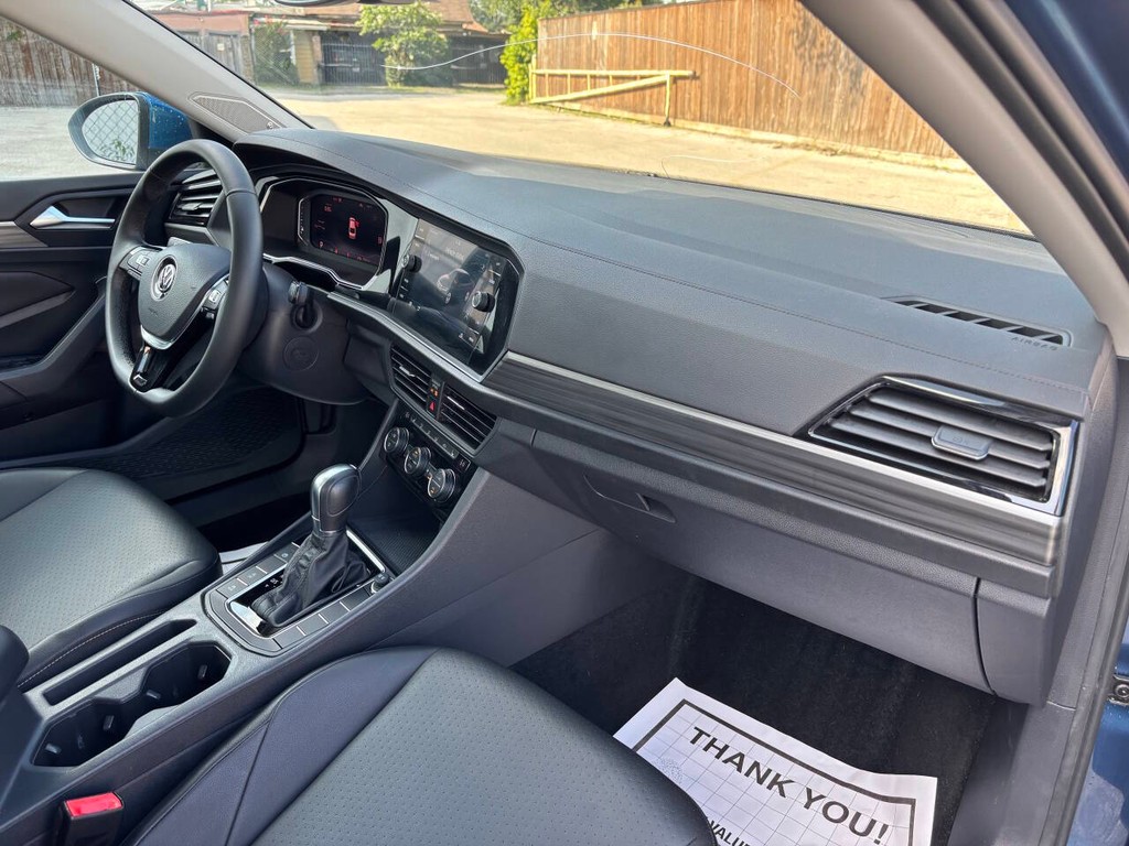 Volkswagen Jetta Vehicle Full-screen Gallery Image 10