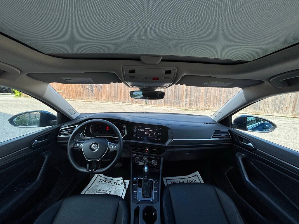 Volkswagen Jetta Vehicle Full-screen Gallery Image 17
