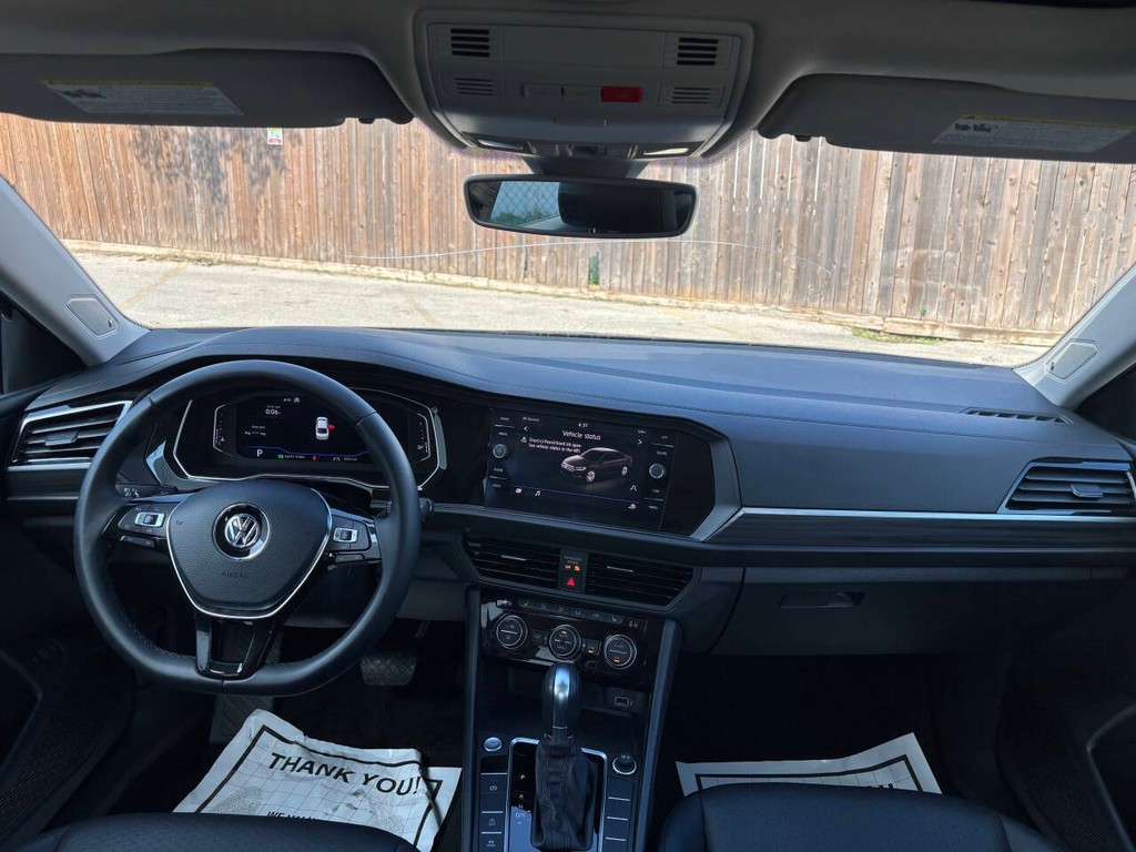 Volkswagen Jetta Vehicle Full-screen Gallery Image 18