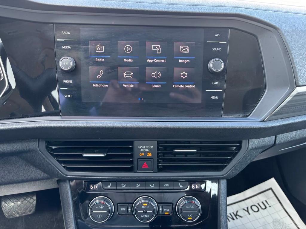 Volkswagen Jetta Vehicle Full-screen Gallery Image 19