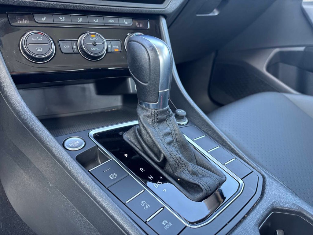 Volkswagen Jetta Vehicle Full-screen Gallery Image 22