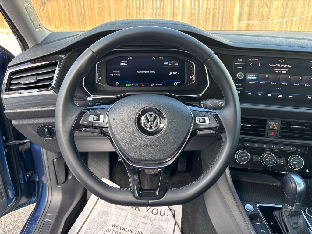 Volkswagen Jetta Vehicle Full-screen Gallery Image 23