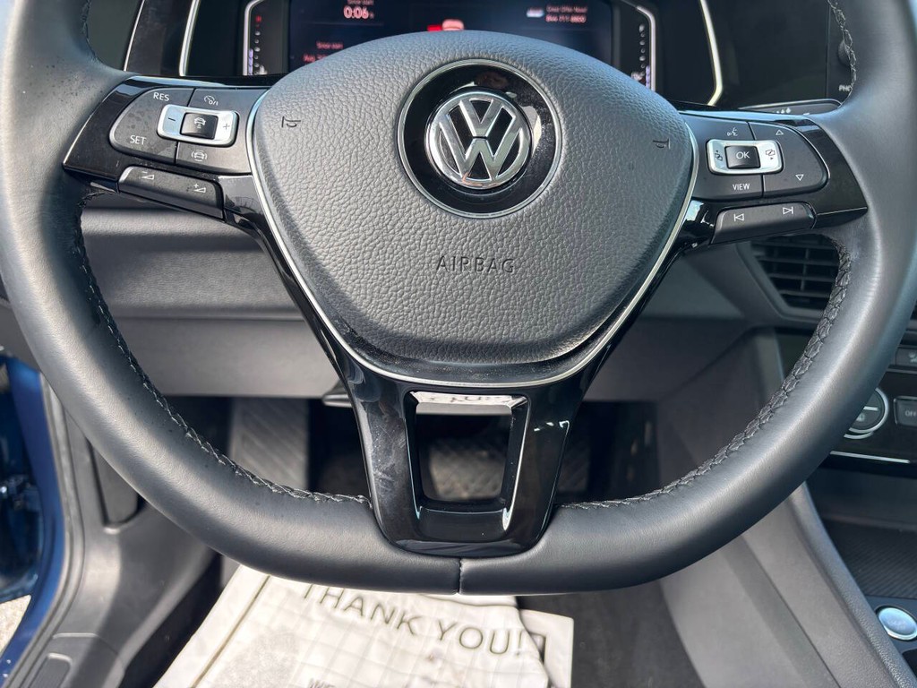 Volkswagen Jetta Vehicle Full-screen Gallery Image 24