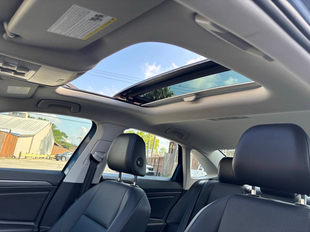 Volkswagen Jetta Vehicle Full-screen Gallery Image 27
