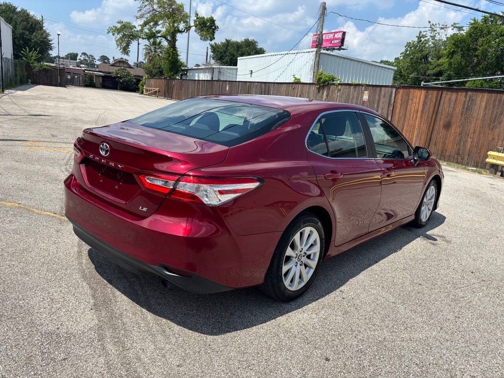 Toyota Camry Vehicle Full-screen Gallery Image 07
