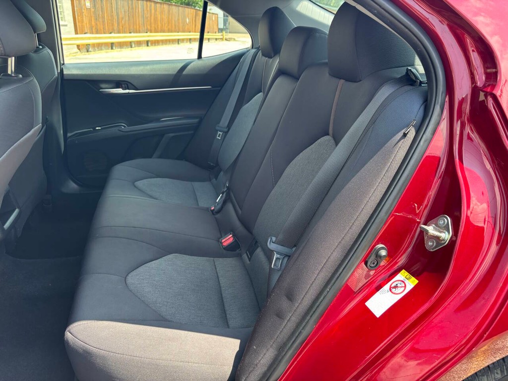 Toyota Camry Vehicle Full-screen Gallery Image 14