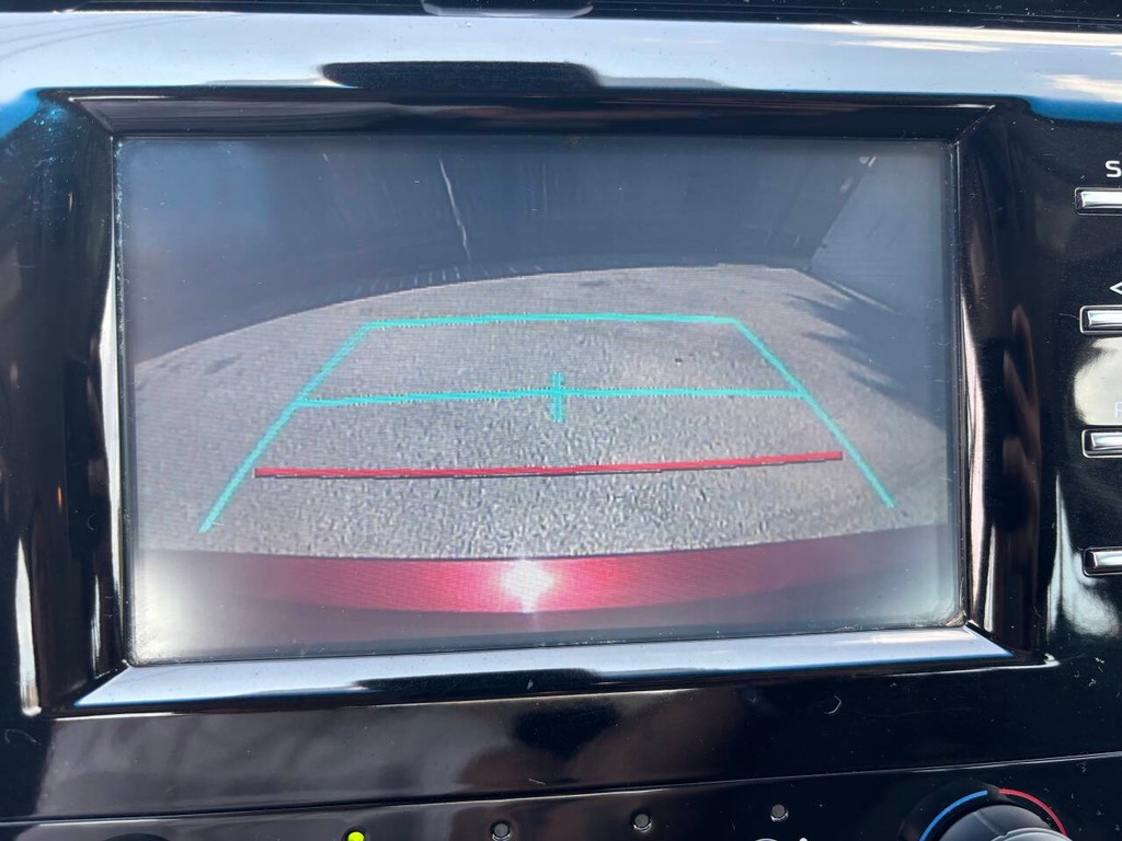 Toyota Camry Vehicle Full-screen Gallery Image 21
