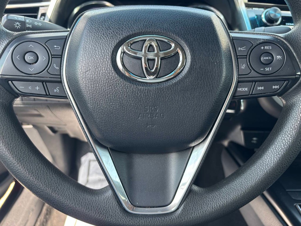 Toyota Camry Vehicle Full-screen Gallery Image 24