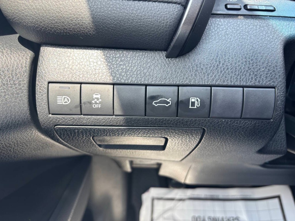 Toyota Camry Vehicle Full-screen Gallery Image 25