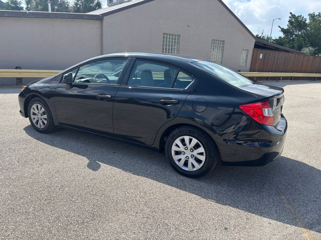 Honda Civic Sedan Vehicle Full-screen Gallery Image 04