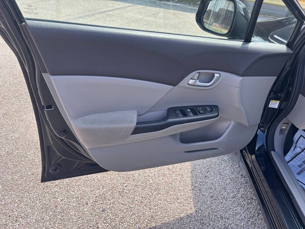 Honda Civic Sedan Vehicle Full-screen Gallery Image 09