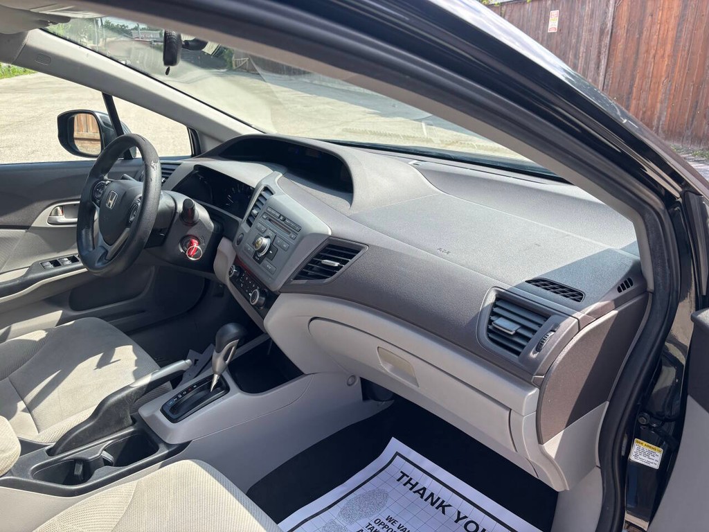 Honda Civic Sedan Vehicle Full-screen Gallery Image 10