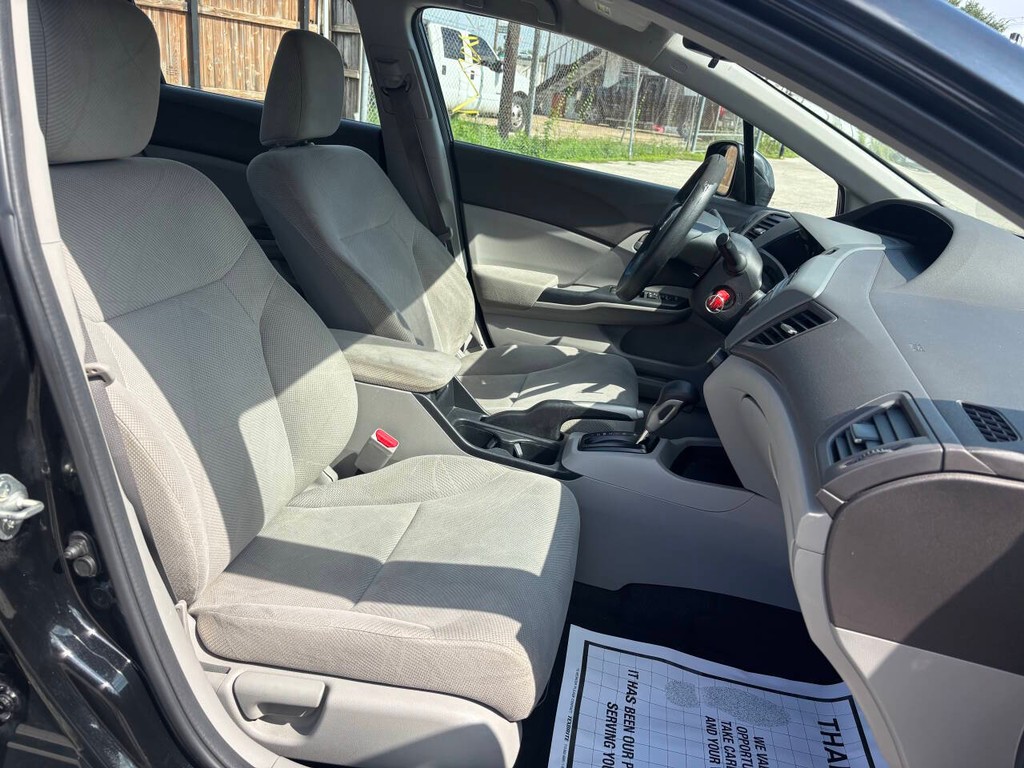 Honda Civic Sedan Vehicle Full-screen Gallery Image 11