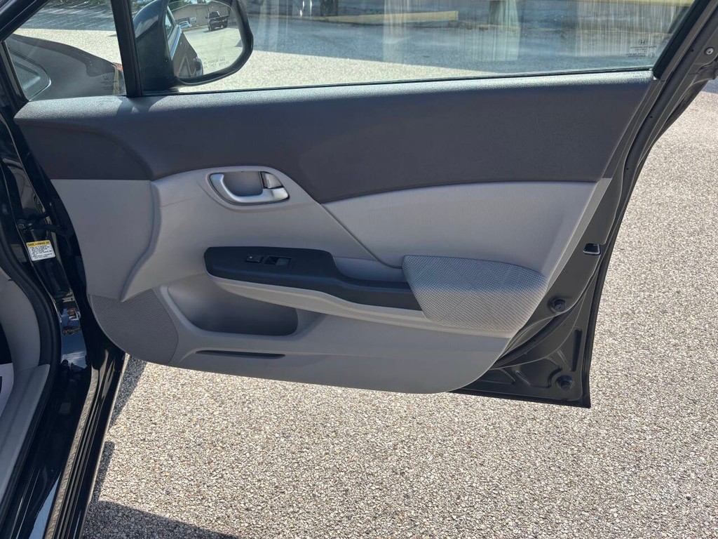 Honda Civic Sedan Vehicle Full-screen Gallery Image 12