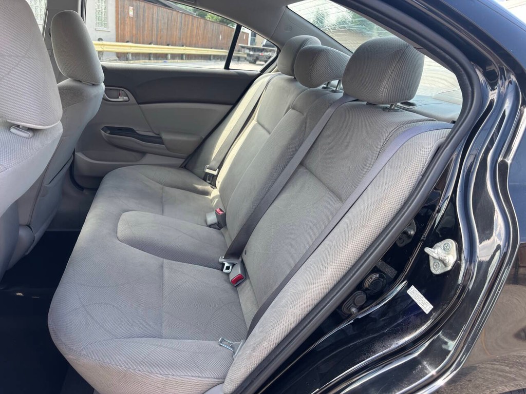 Honda Civic Sedan Vehicle Full-screen Gallery Image 13