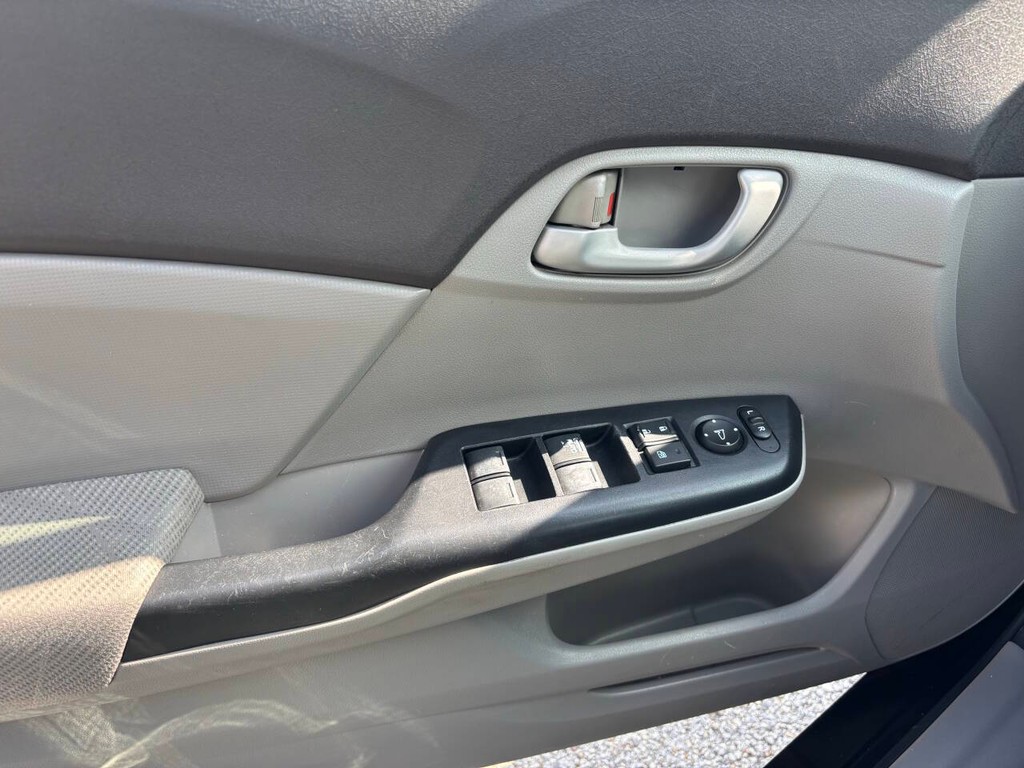 Honda Civic Sedan Vehicle Full-screen Gallery Image 20