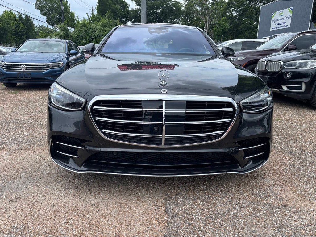 Mercedes-Benz S-Class Vehicle Full-screen Gallery Image 03