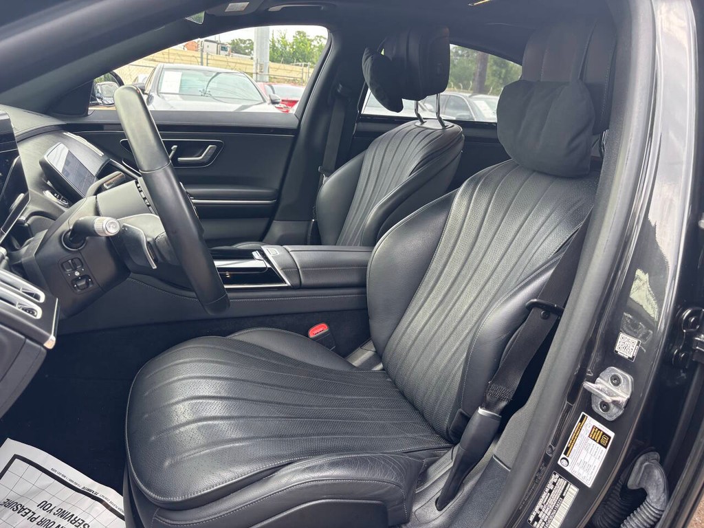 Mercedes-Benz S-Class Vehicle Full-screen Gallery Image 08