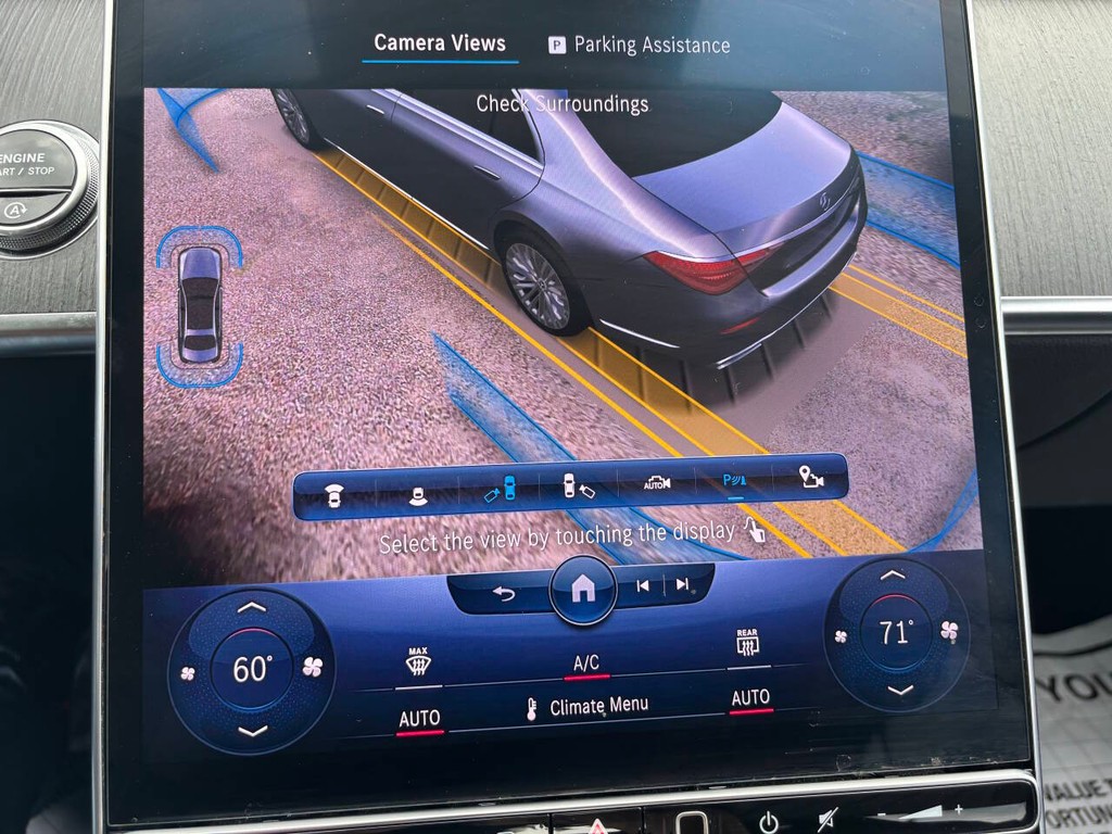 Mercedes-Benz S-Class Vehicle Full-screen Gallery Image 21