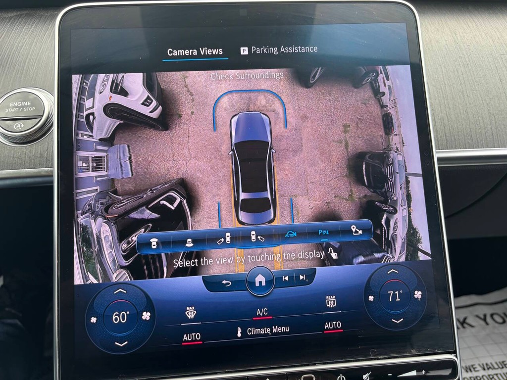 Mercedes-Benz S-Class Vehicle Full-screen Gallery Image 23
