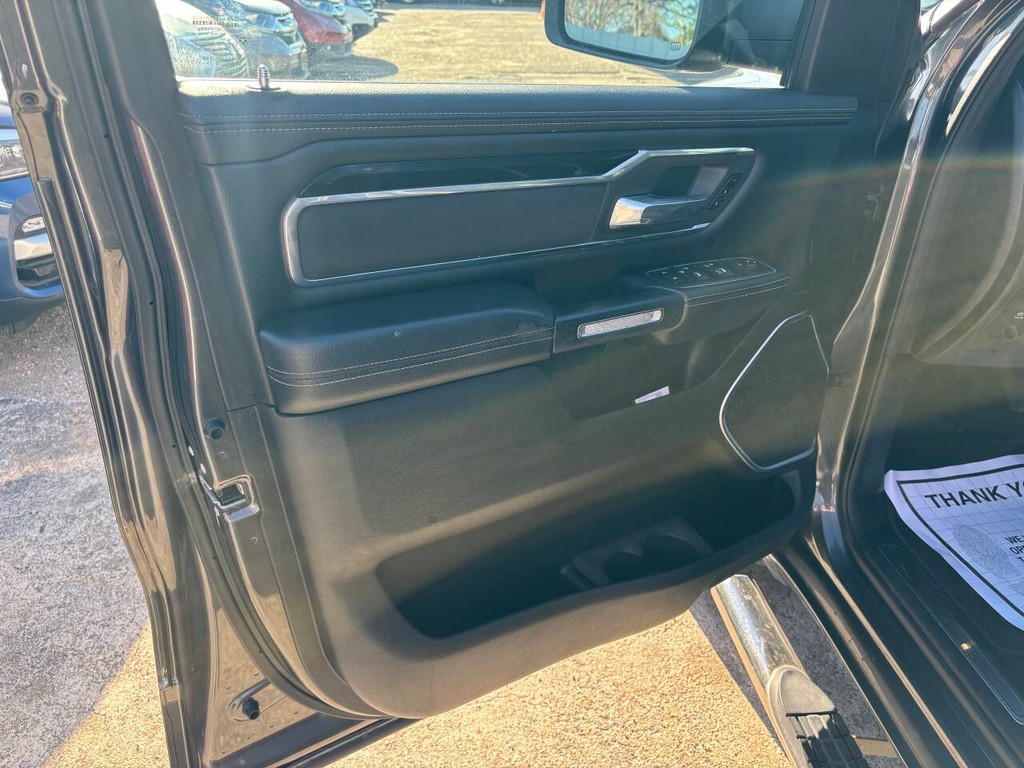Ram 1500 Vehicle Full-screen Gallery Image 10