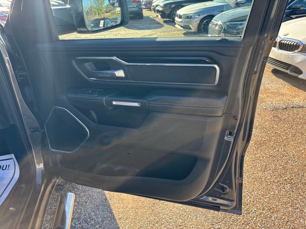 Ram 1500 Vehicle Full-screen Gallery Image 13