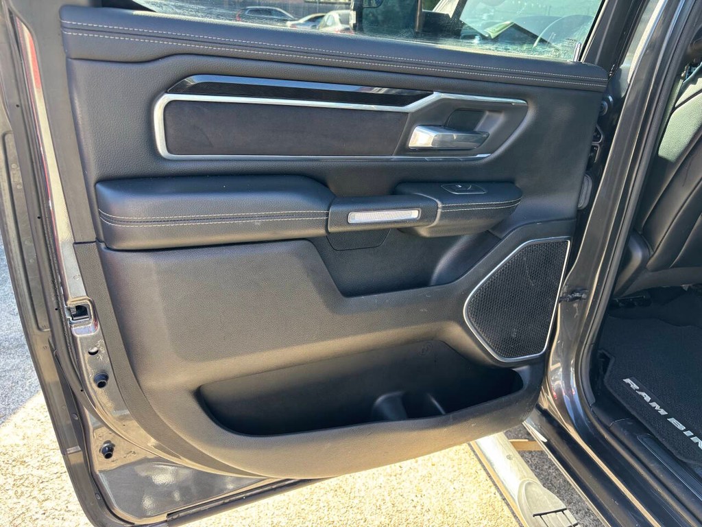 Ram 1500 Vehicle Full-screen Gallery Image 15