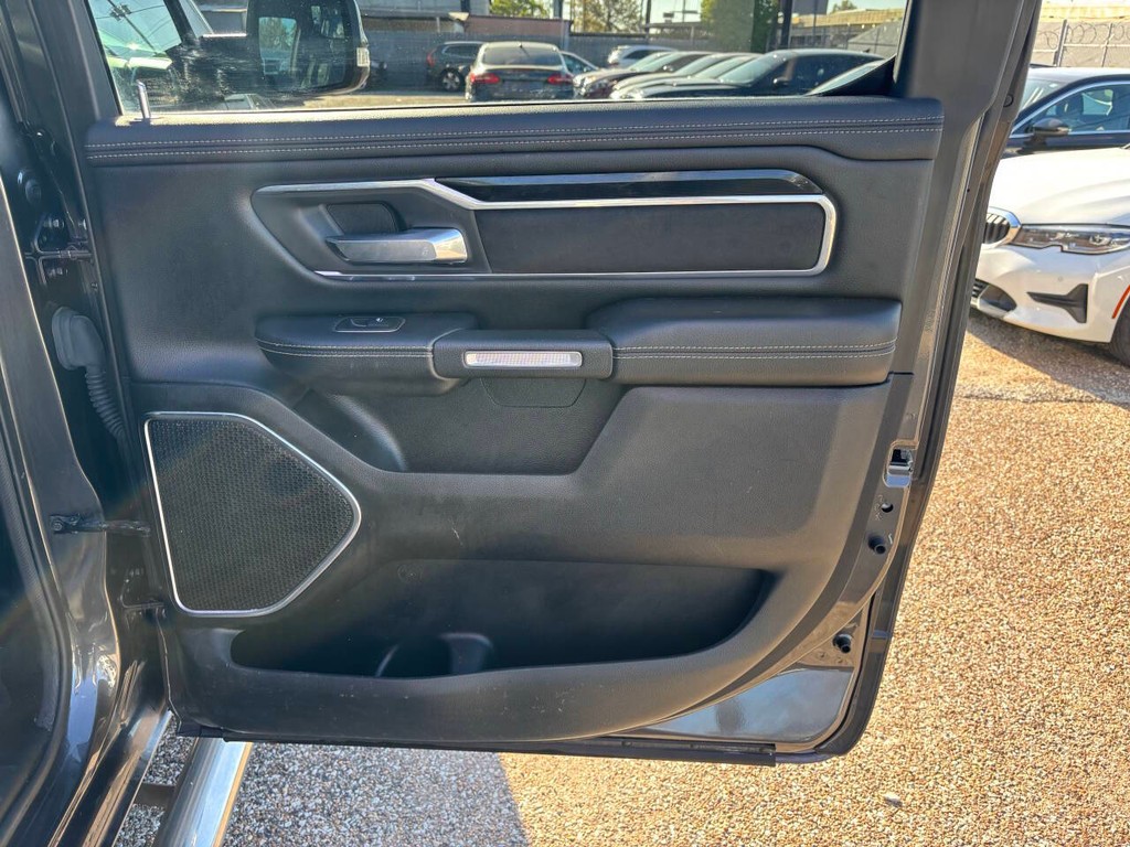 Ram 1500 Vehicle Full-screen Gallery Image 17