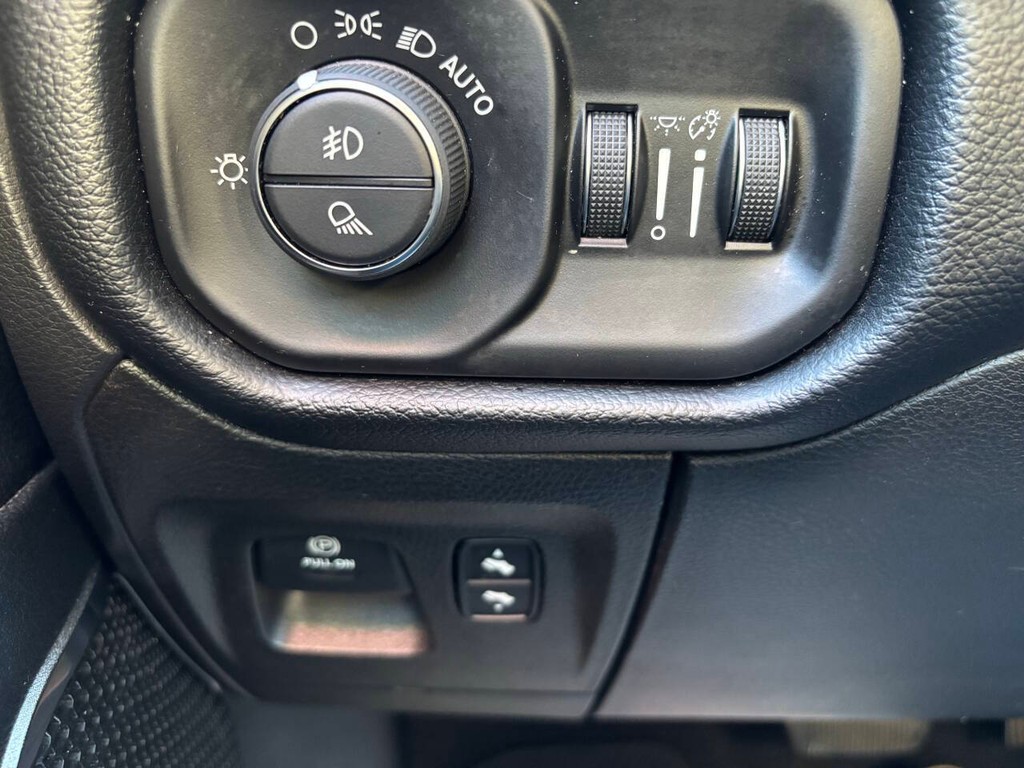 Ram 1500 Vehicle Full-screen Gallery Image 25