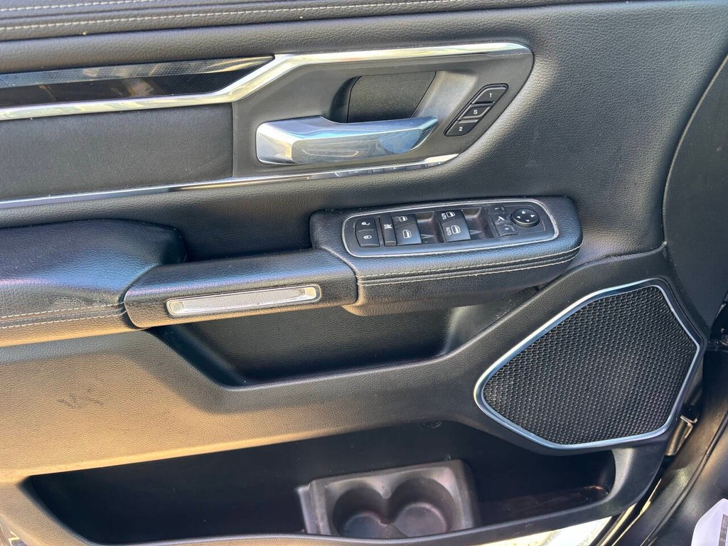 Ram 1500 Vehicle Full-screen Gallery Image 26