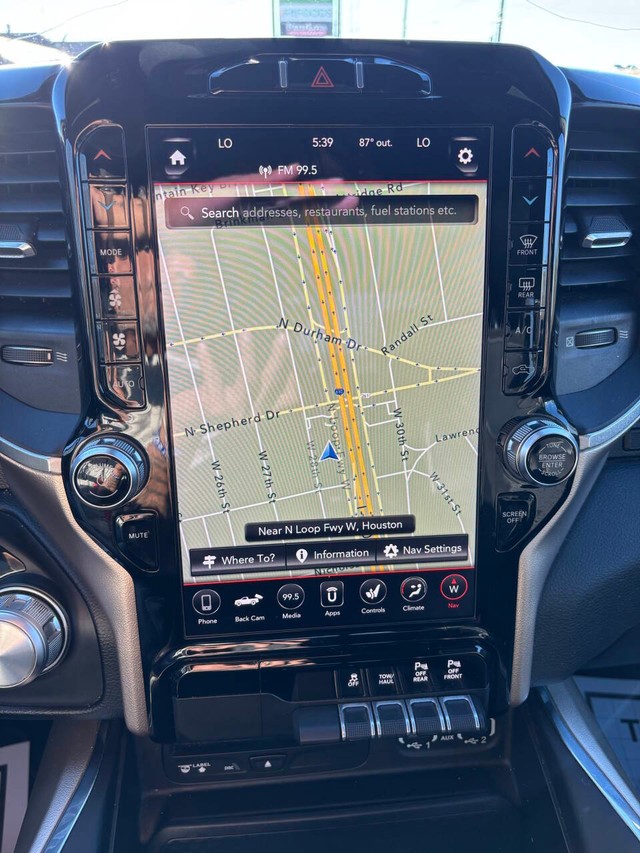Ram 1500 Vehicle Full-screen Gallery Image 21