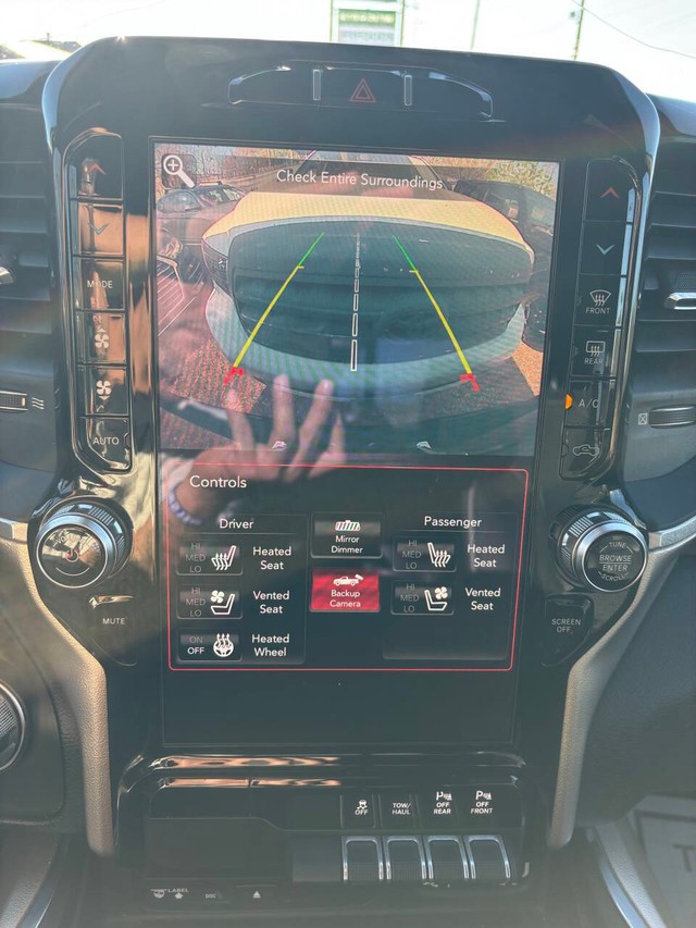 Ram 1500 Vehicle Full-screen Gallery Image 22