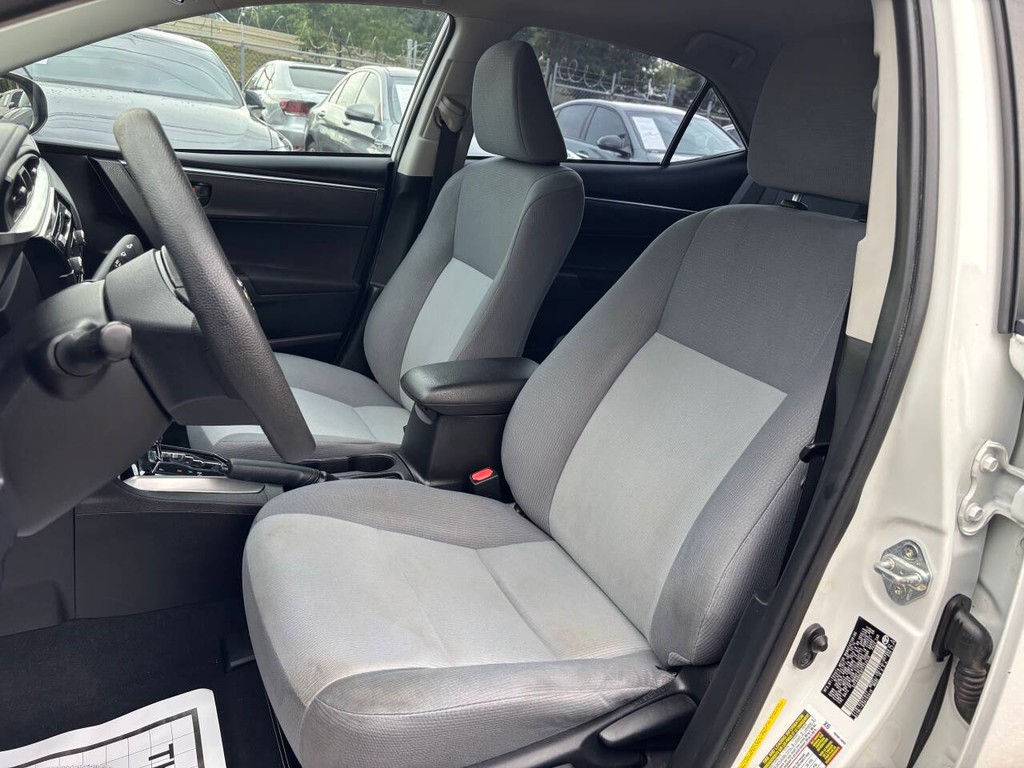 Toyota Corolla Vehicle Full-screen Gallery Image 08