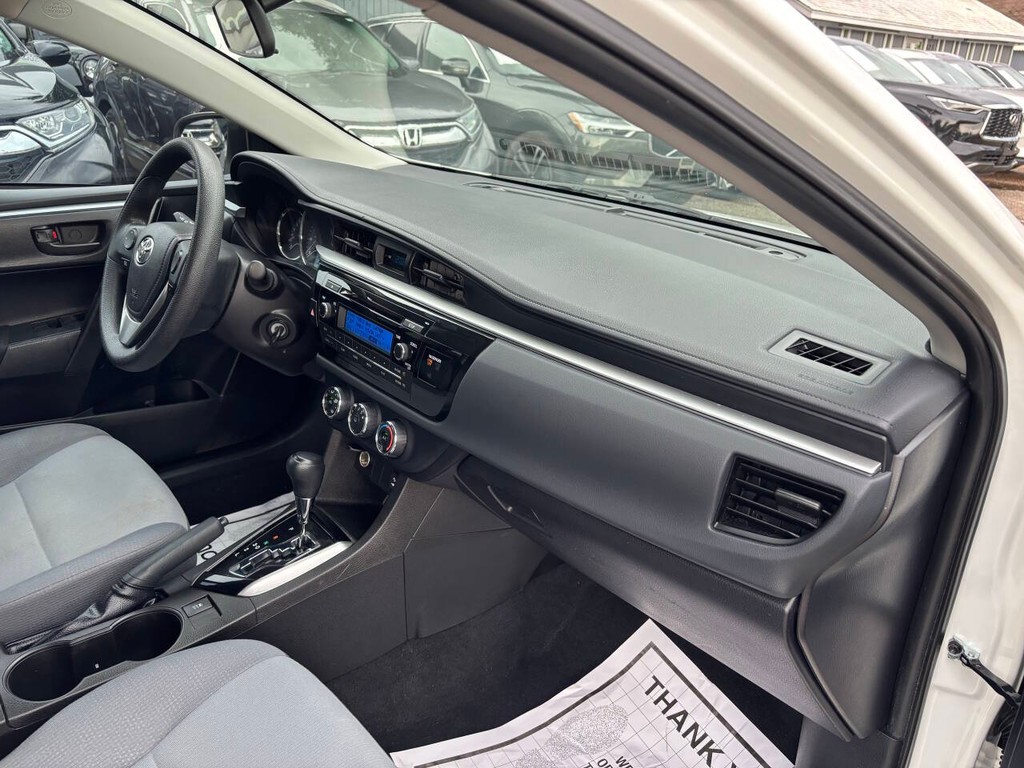 Toyota Corolla Vehicle Full-screen Gallery Image 10
