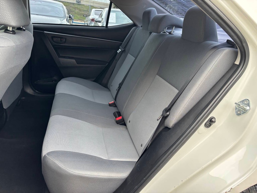 Toyota Corolla Vehicle Full-screen Gallery Image 13