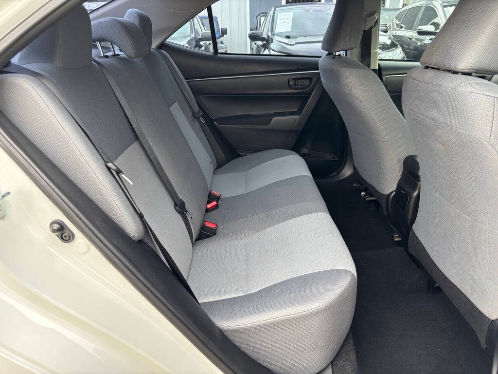 Toyota Corolla Vehicle Full-screen Gallery Image 15