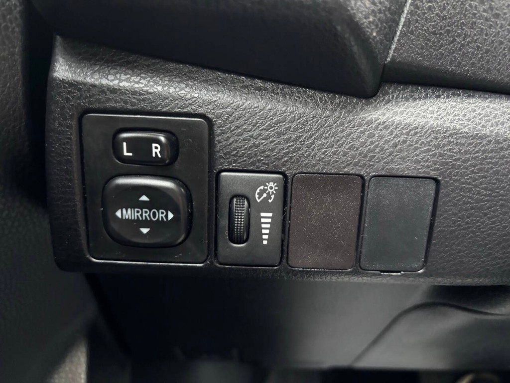 Toyota Corolla Vehicle Full-screen Gallery Image 23