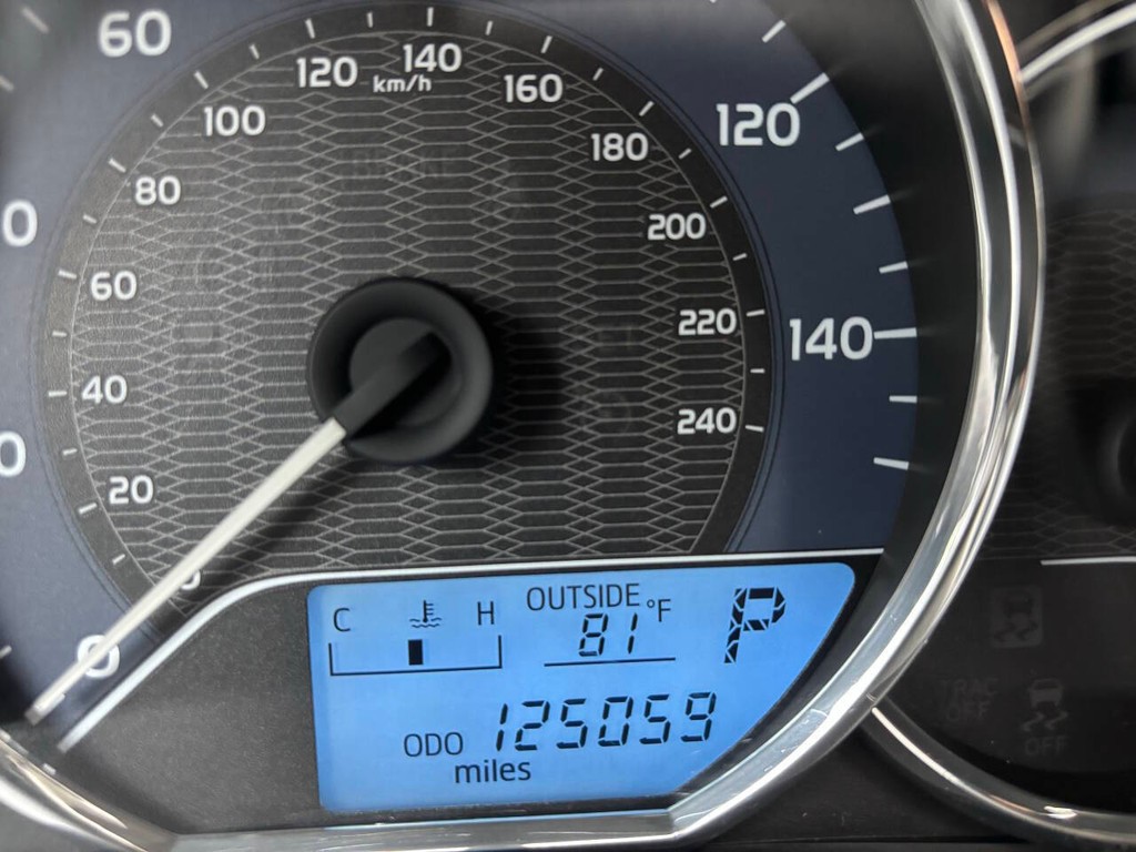 Toyota Corolla Vehicle Full-screen Gallery Image 26
