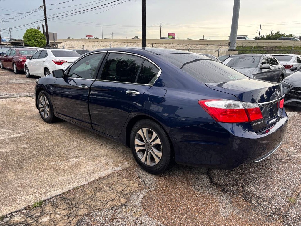 Honda Accord Sedan Vehicle Full-screen Gallery Image 05