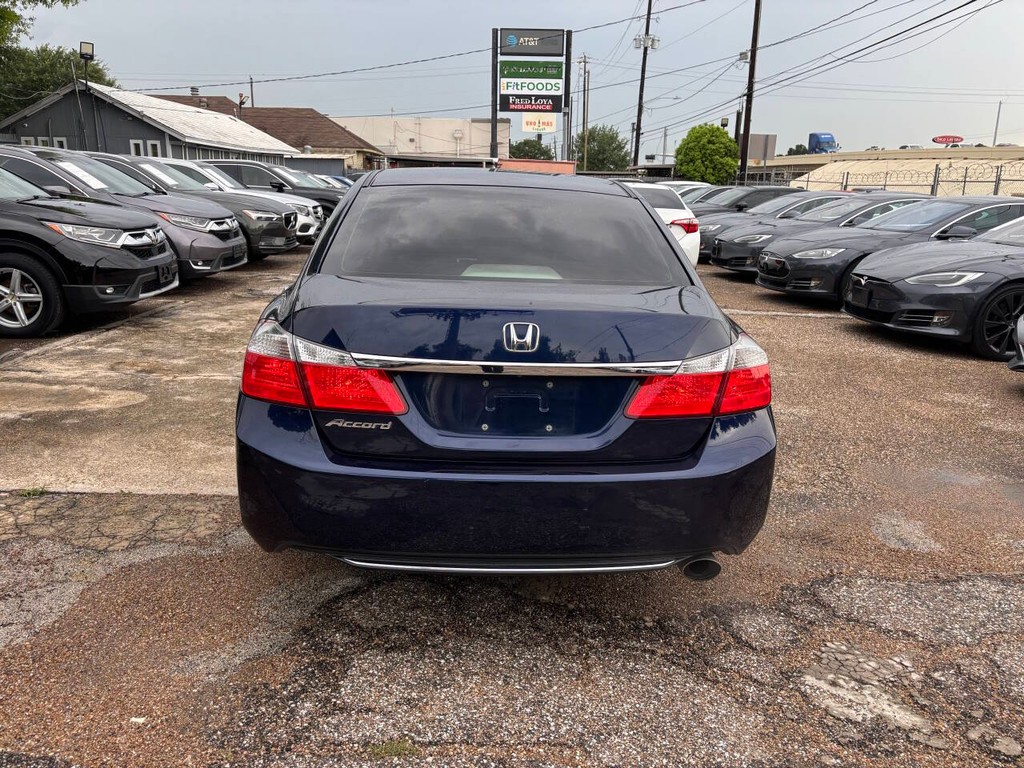 Honda Accord Sedan Vehicle Full-screen Gallery Image 06