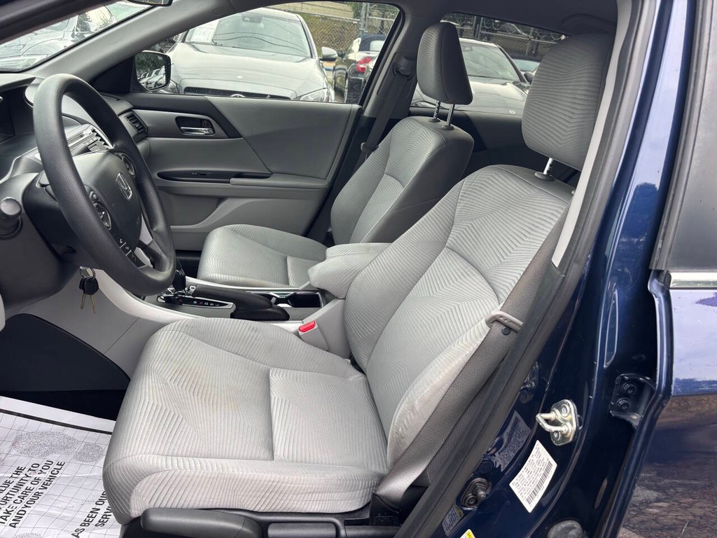 Honda Accord Sedan Vehicle Full-screen Gallery Image 09