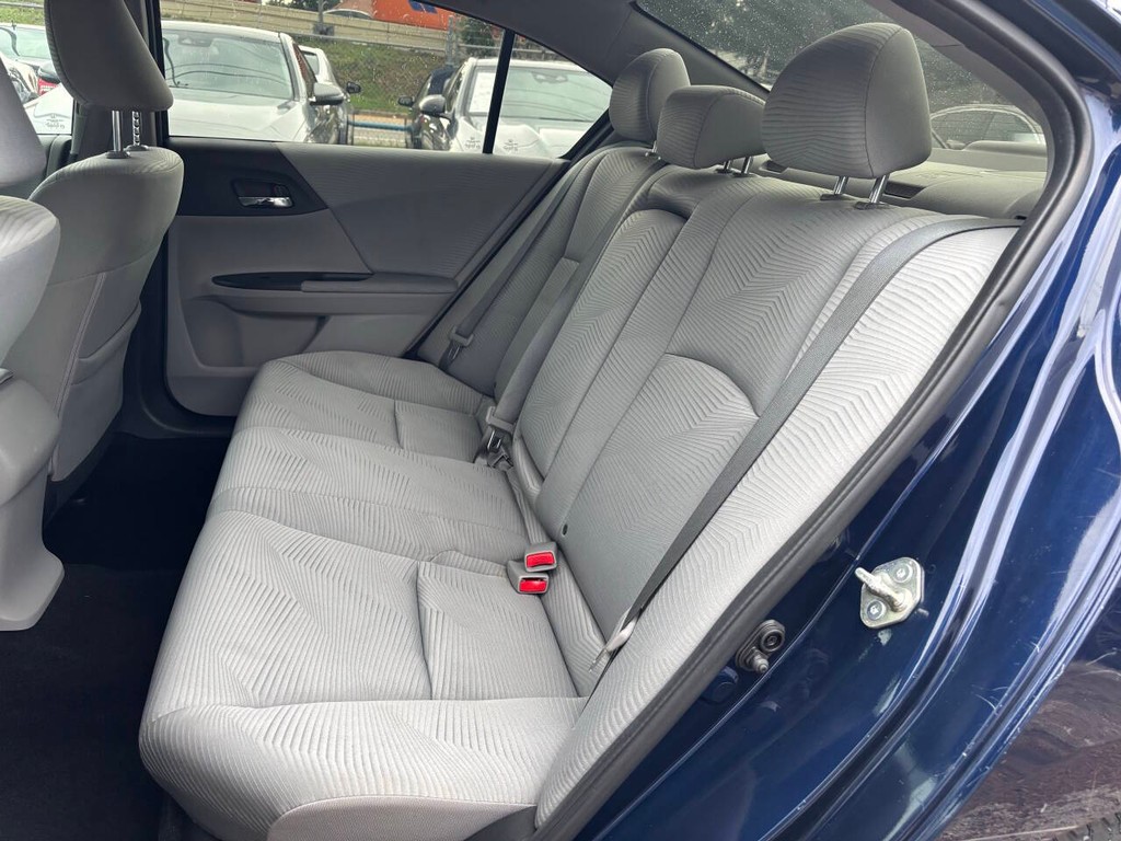 Honda Accord Sedan Vehicle Full-screen Gallery Image 14