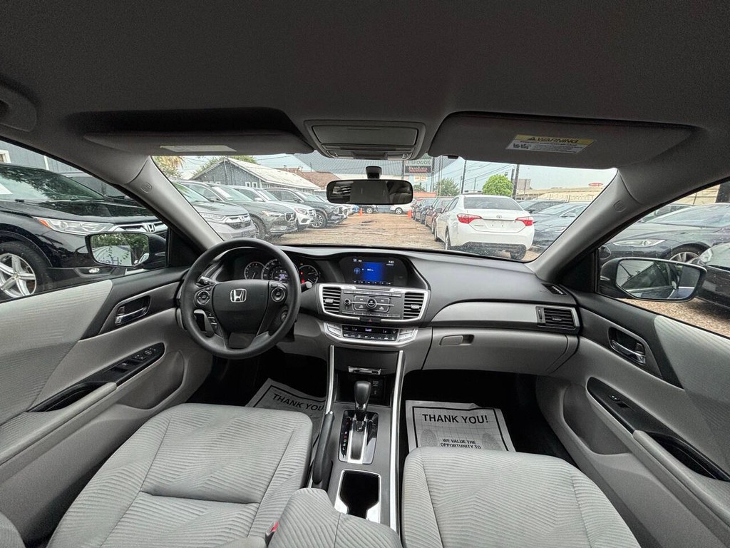Honda Accord Sedan Vehicle Full-screen Gallery Image 18